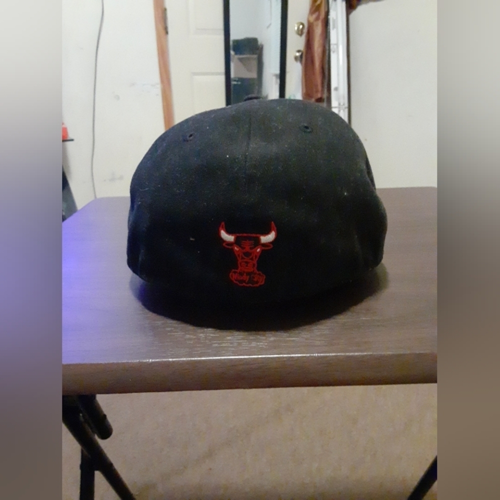 New Era Hardwood Classics Chicago Bulls Windy City Basketball NBA Cap Black Red - Picture 5 of 8